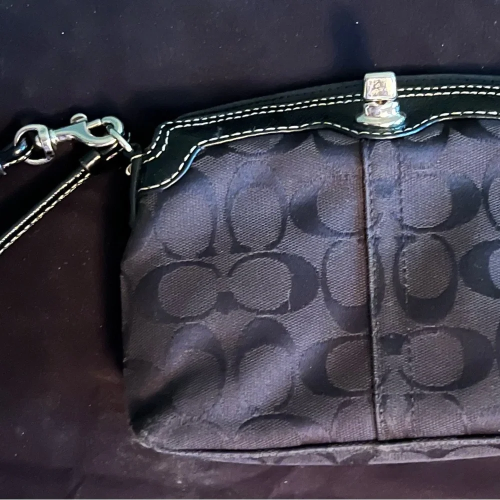 COACH Legacy Top Turnlock 2-Way Baguette Wristlet Black - Picture 3 of 8